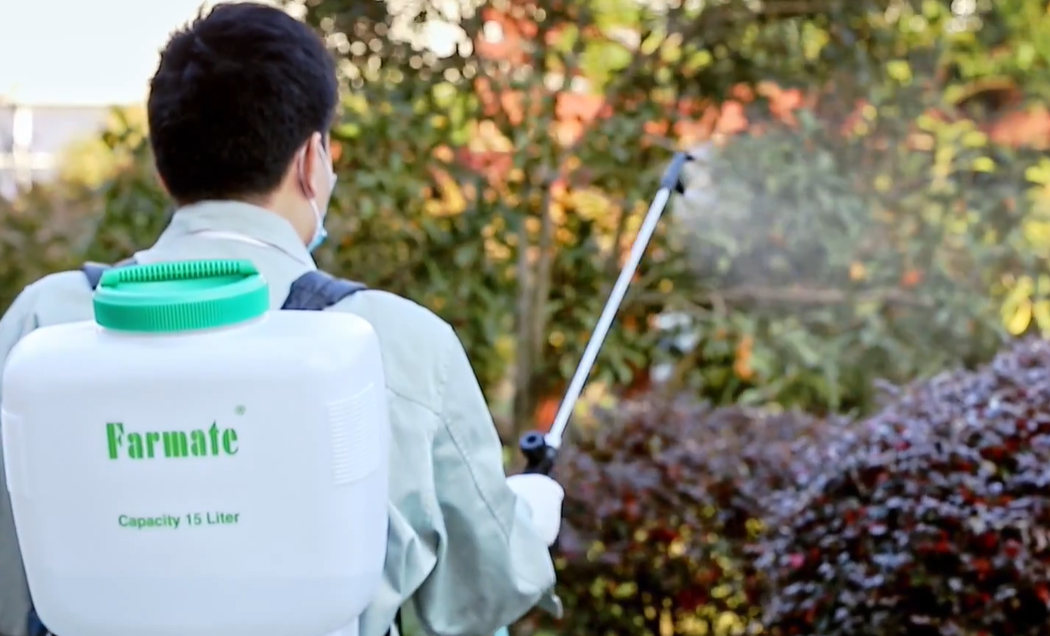 alt:Power Sprayer for Hose with high pressure and large tank, ideal for agriculture, garden, weed killer, and pest control applications